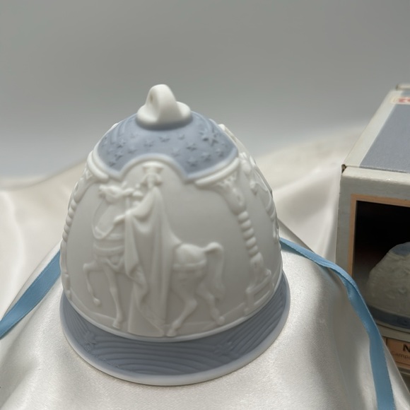 1990 Lladro Christmas Bell - Picture 4 of 8